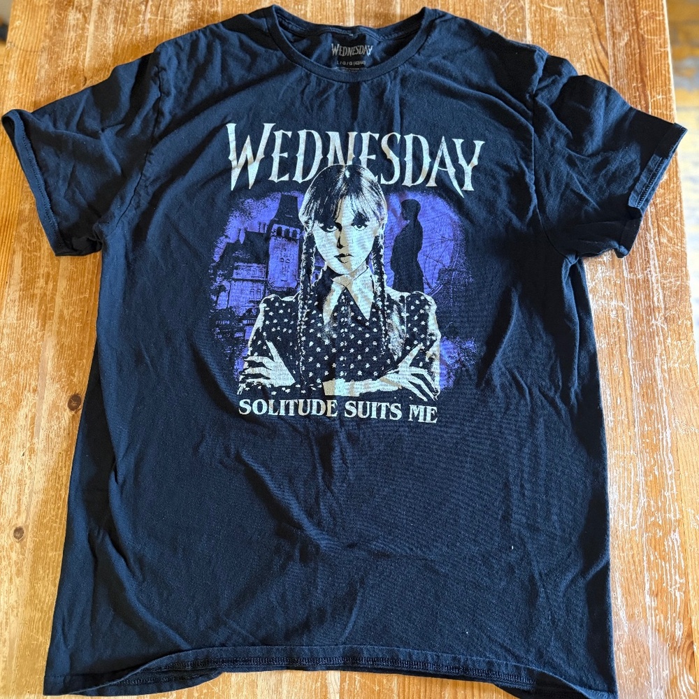 Wednesday Addams "Solitude Suits Me" Graphic T-Shirt – Size Large (42/44)